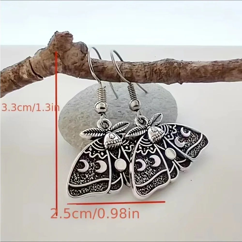 Moth crescent moon silver earrings - Picture 7 of 13